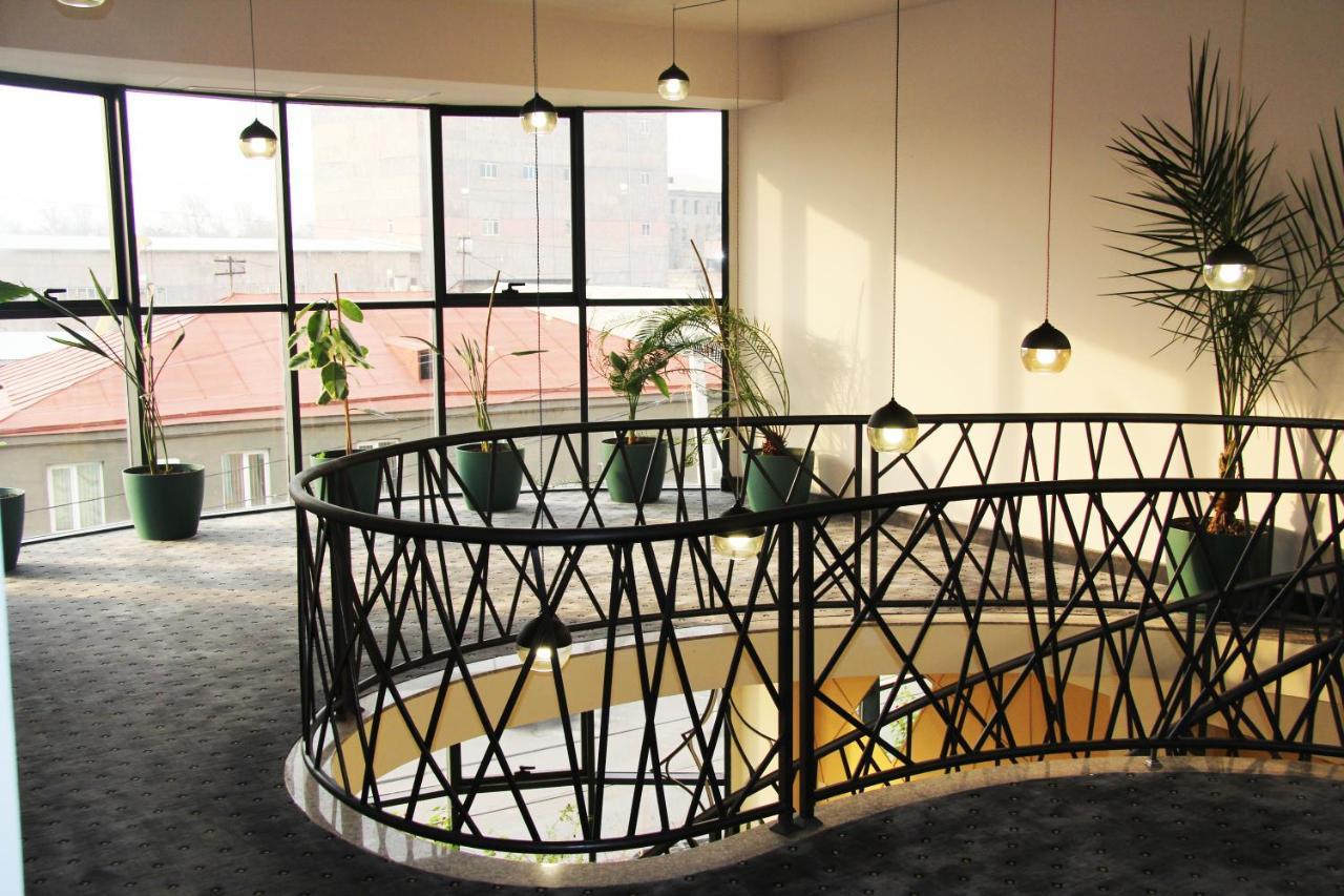 Nice Hotel Yerevan Ngoại thất bức ảnh